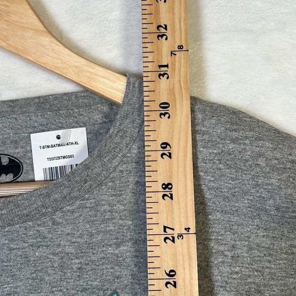 Batman vintage‎ logo short sleeve T-shirt- NWT-XL - Picture 3 of 5